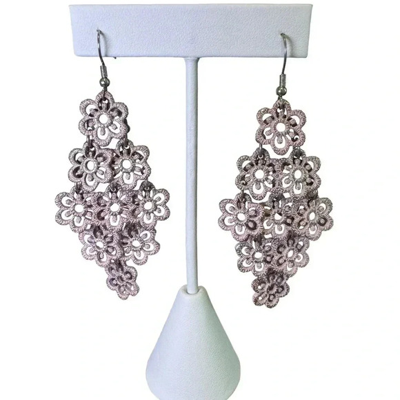 NWT 2.5” Purple Laces Flower Earring With Twotoned Metal Elegant Floral southern - Picture 6 of 8